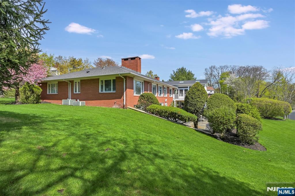 798 East Drive