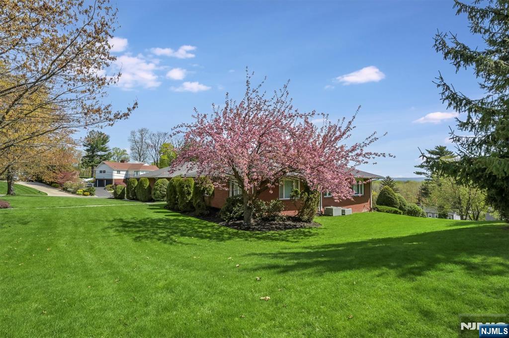 798 East Drive