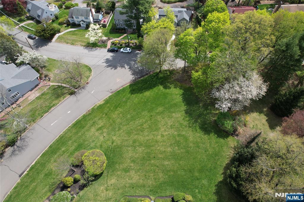 812 Golf Place