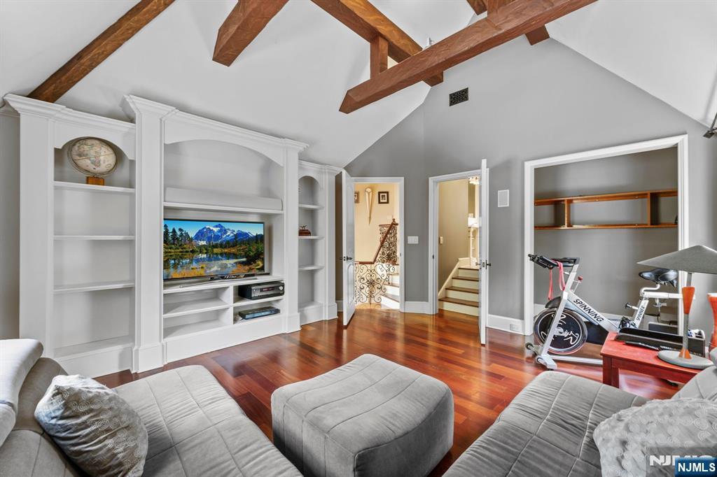 915 Closter Dock Road
