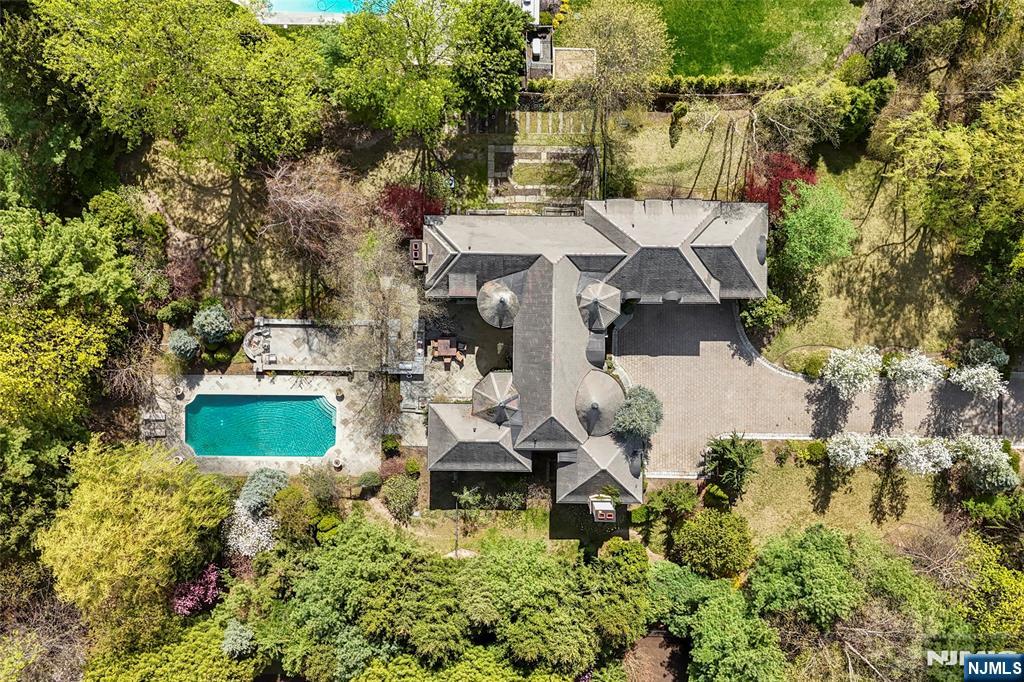 915 Closter Dock Road