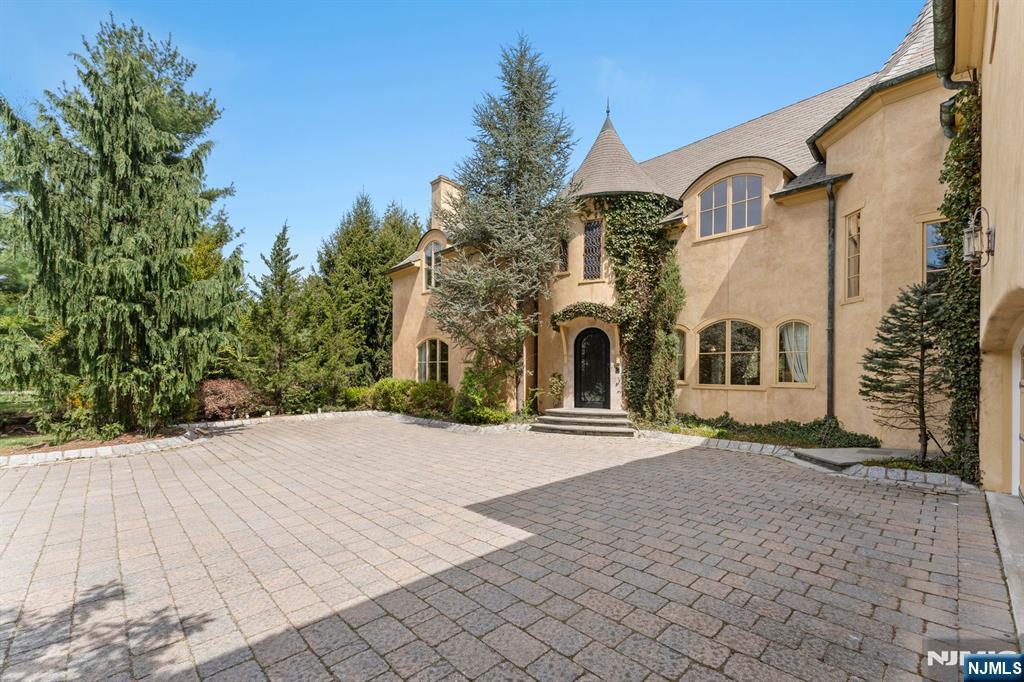 915 Closter Dock Road