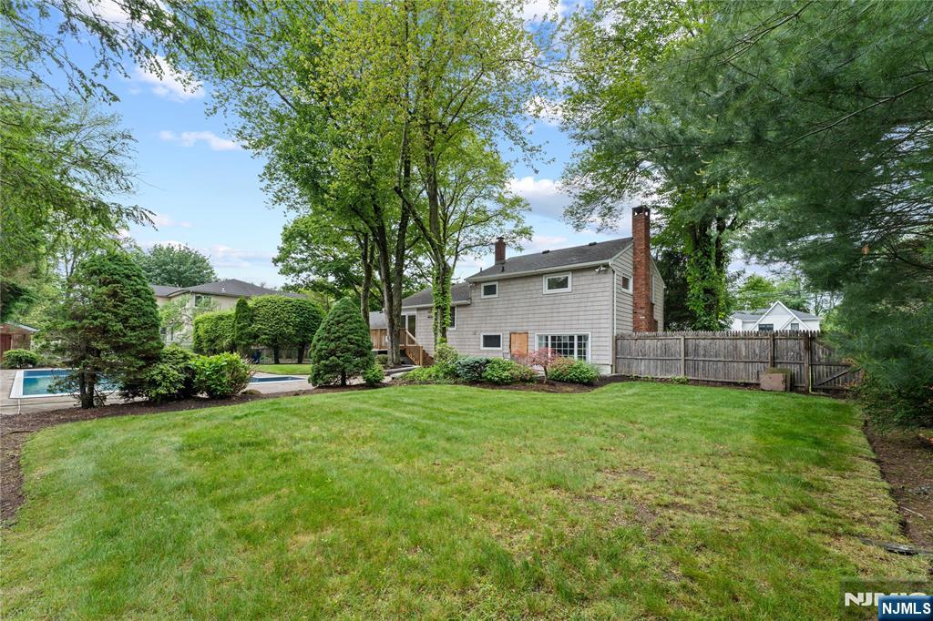 8 Brook Way