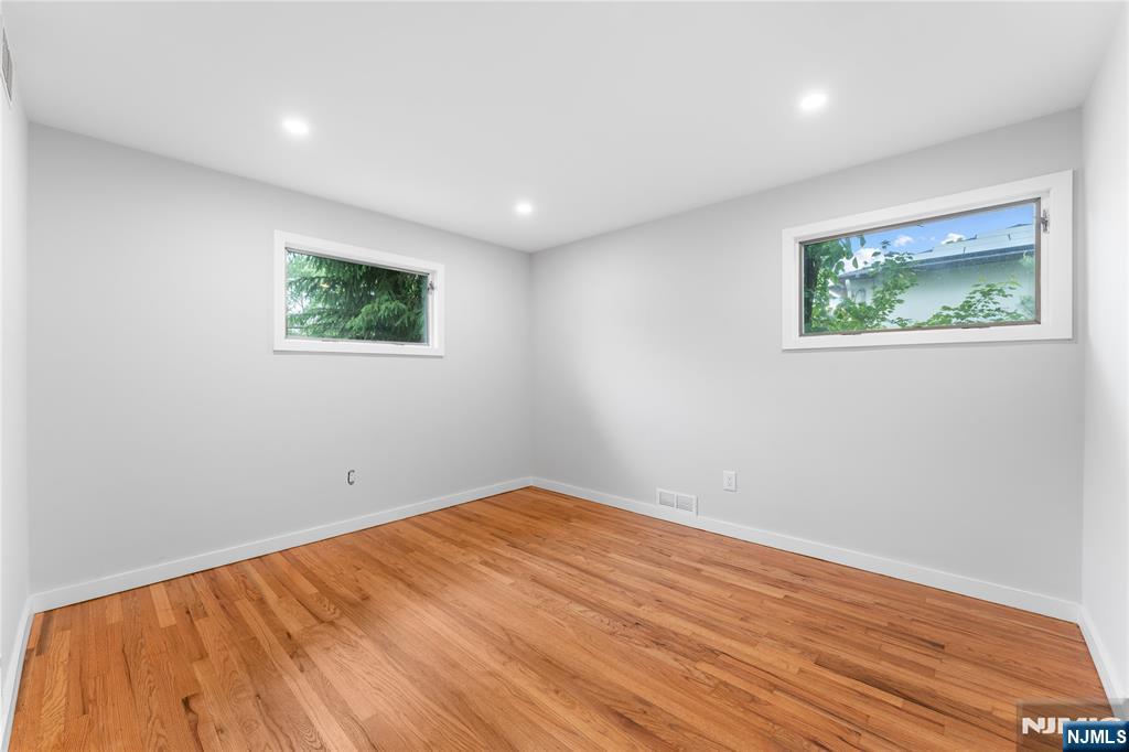 8 Brook Way