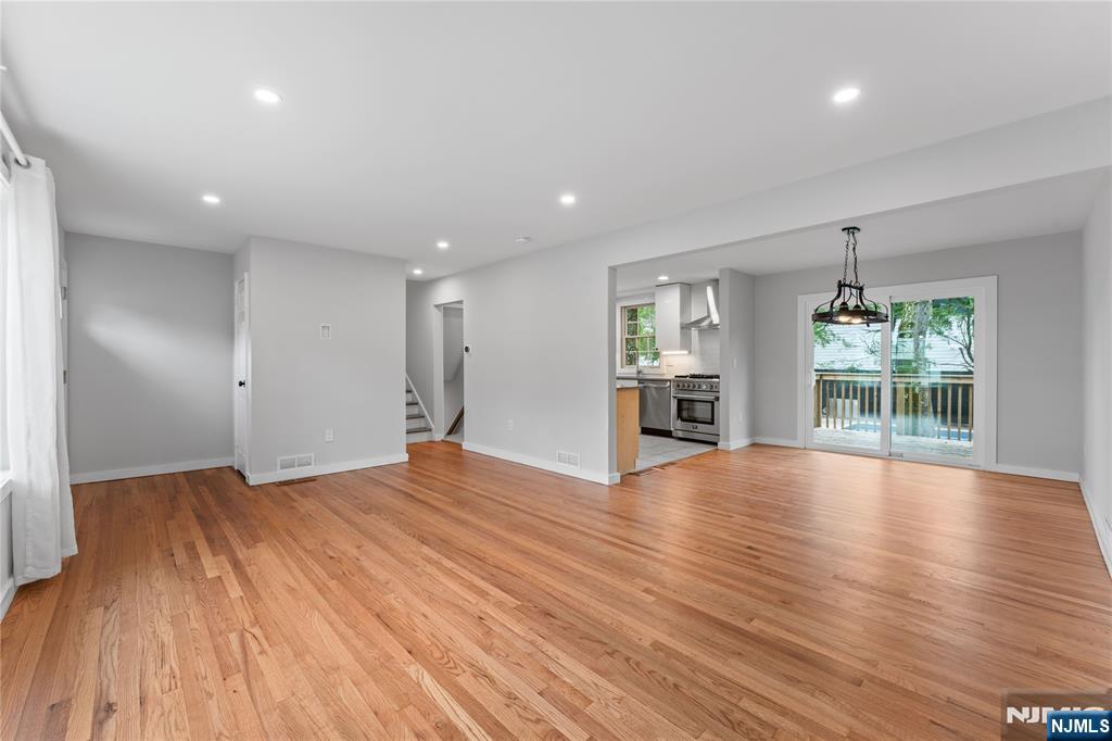 8 Brook Way