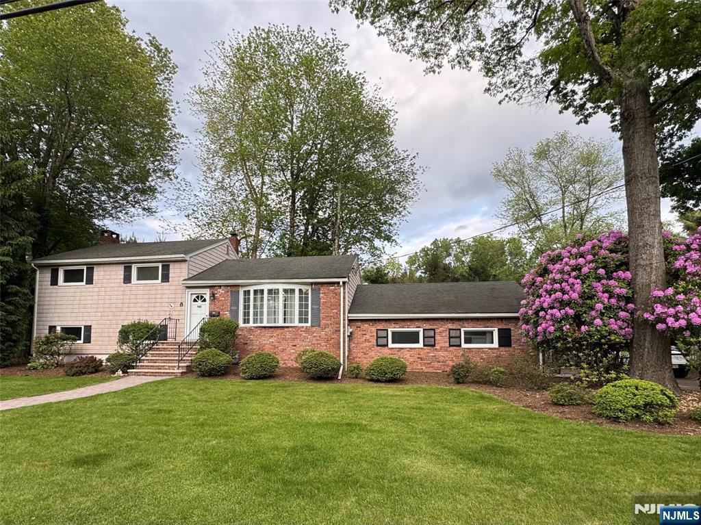8 Brook Way