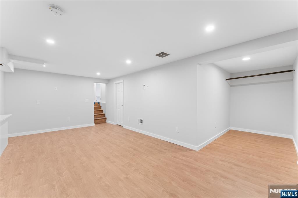8 Brook Way