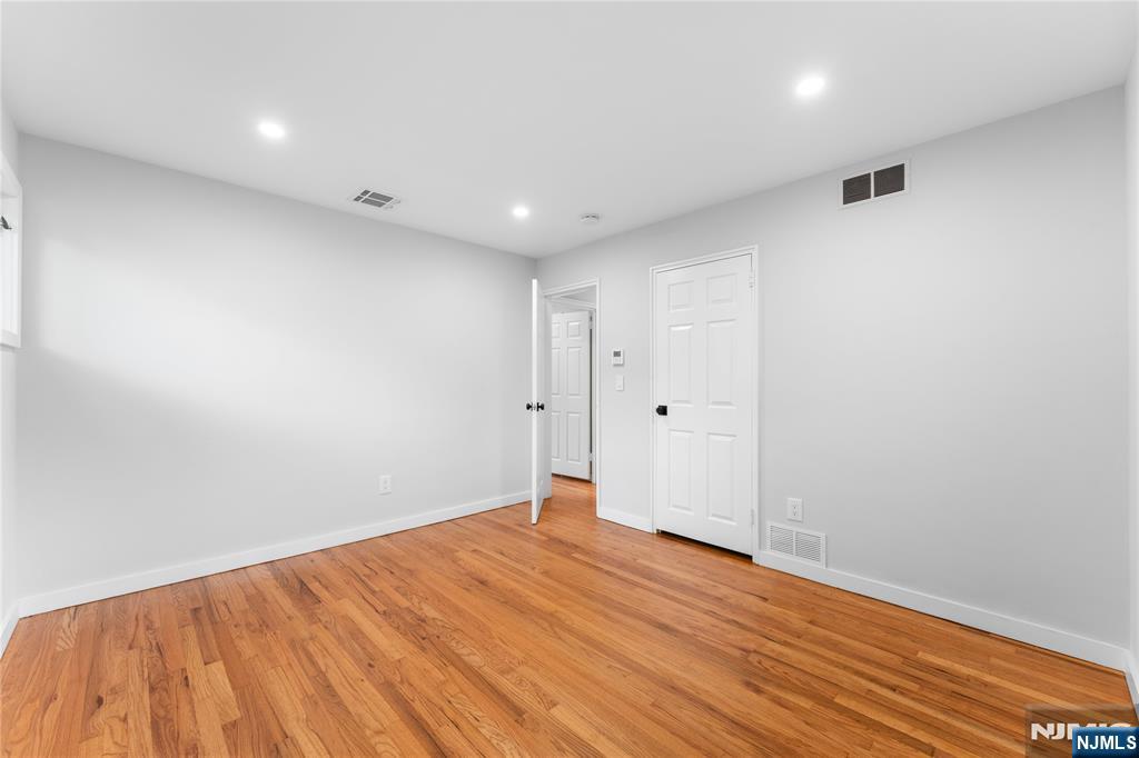8 Brook Way