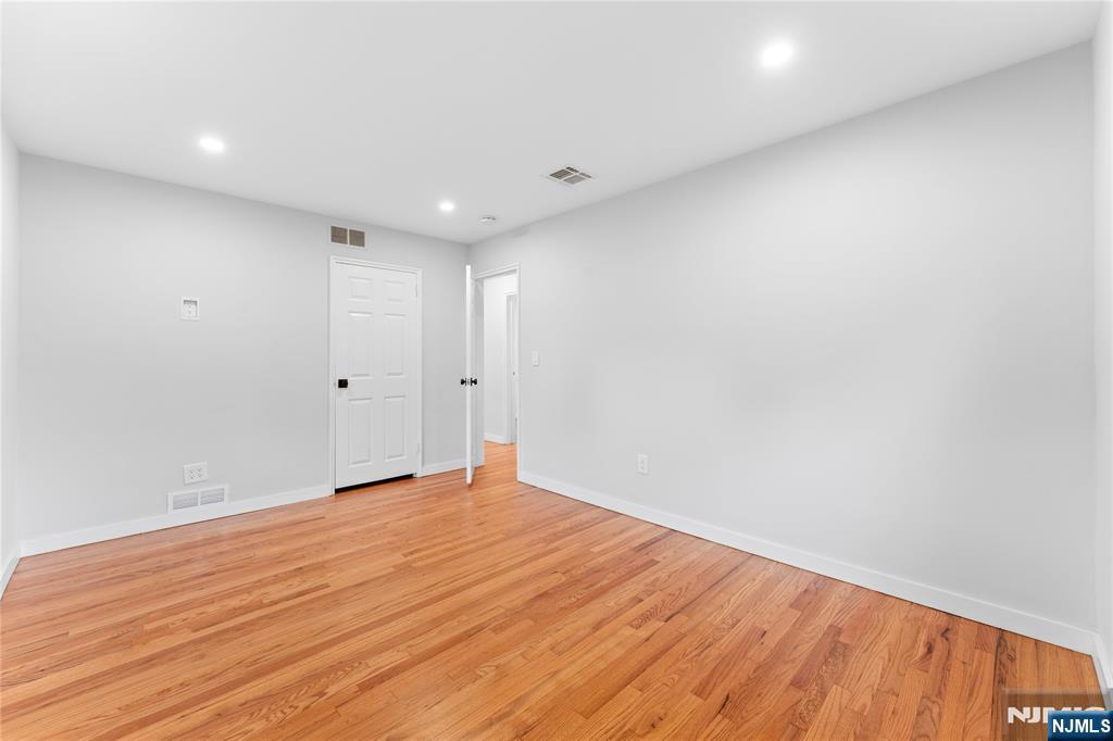 8 Brook Way