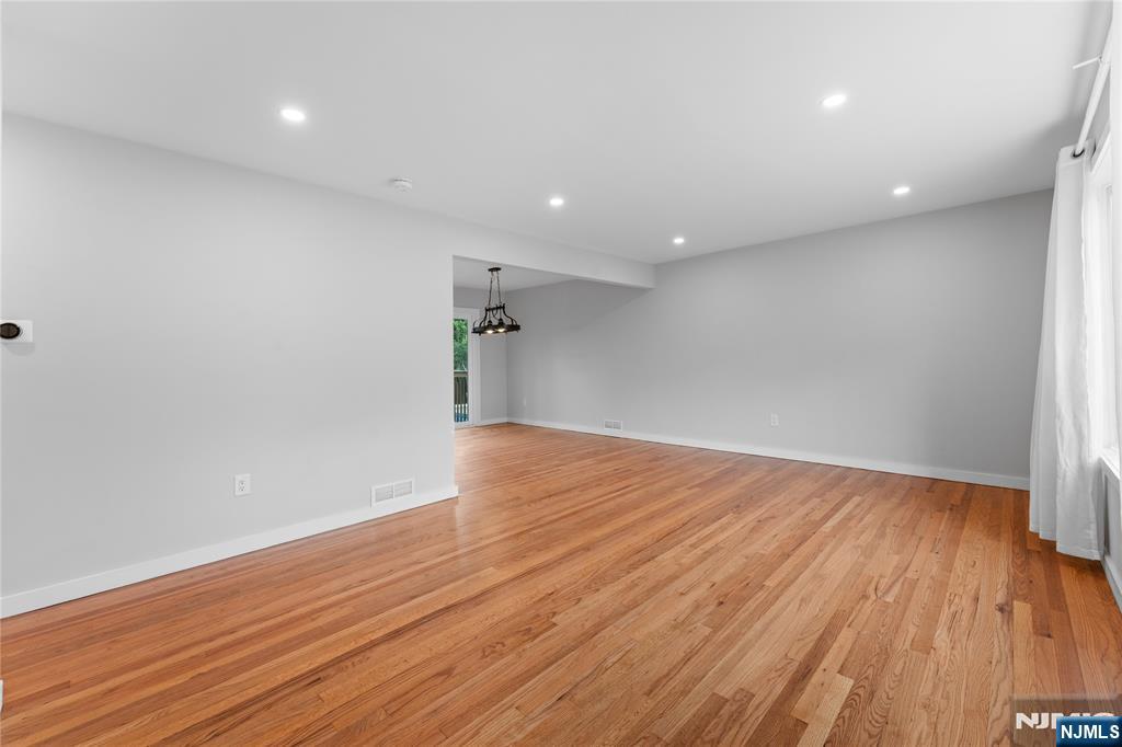 8 Brook Way