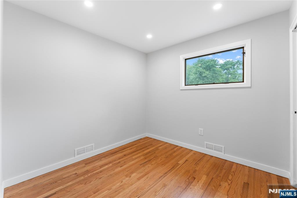8 Brook Way