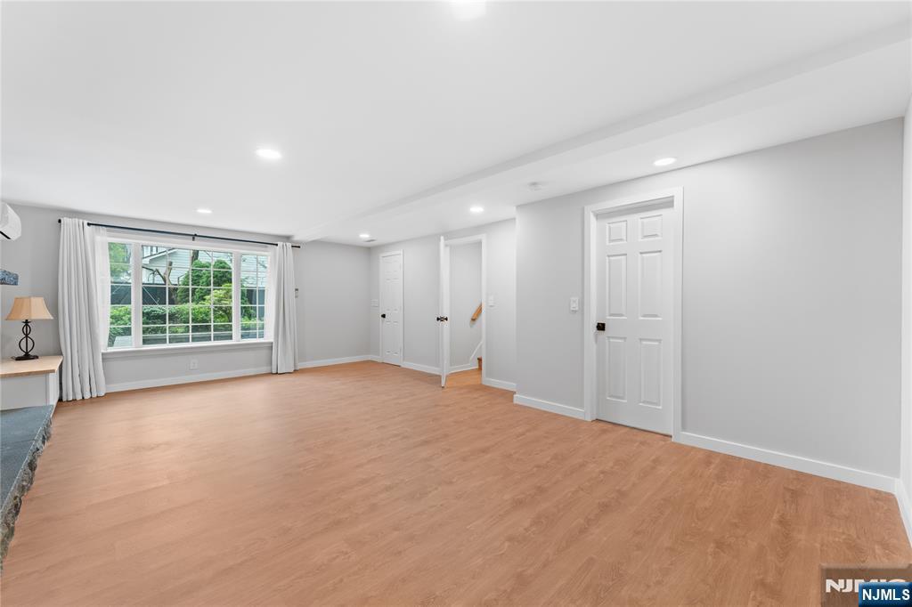 8 Brook Way