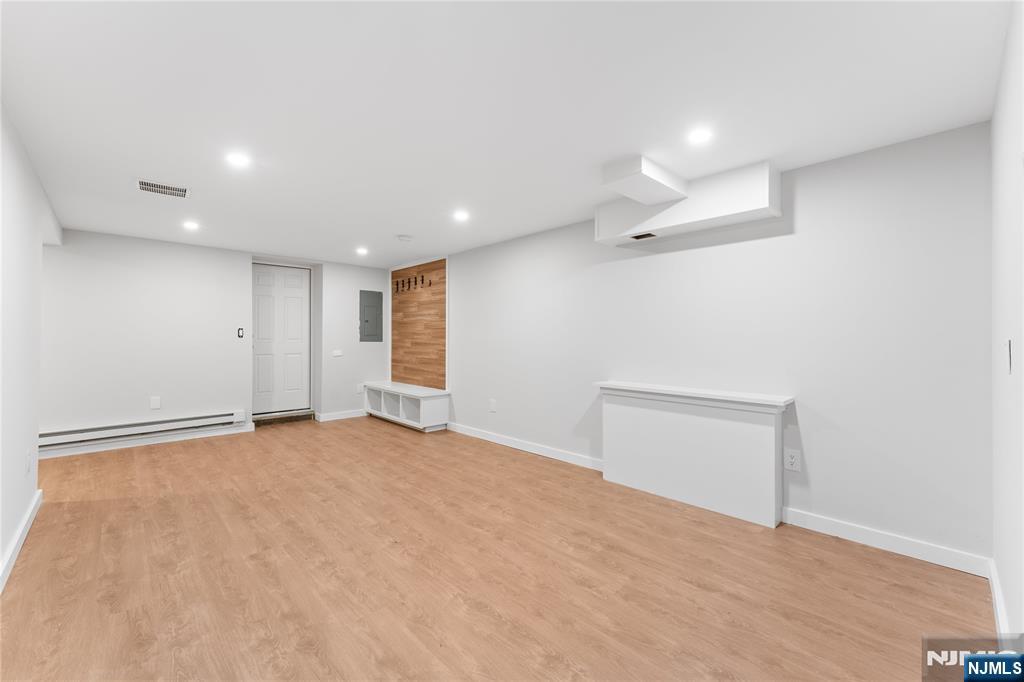 8 Brook Way