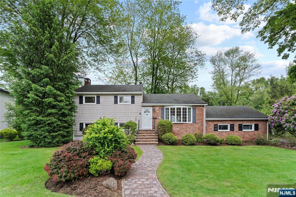 8 Brook Way