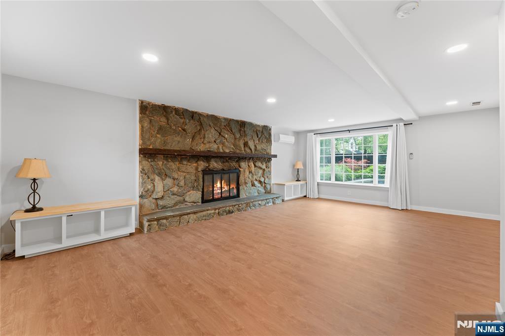 8 Brook Way