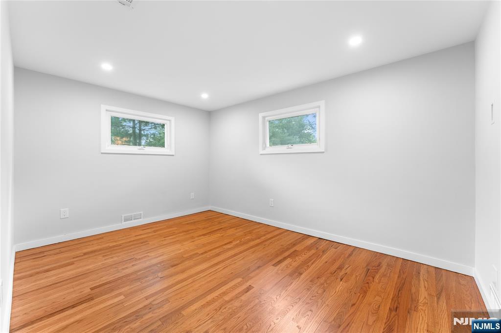 8 Brook Way