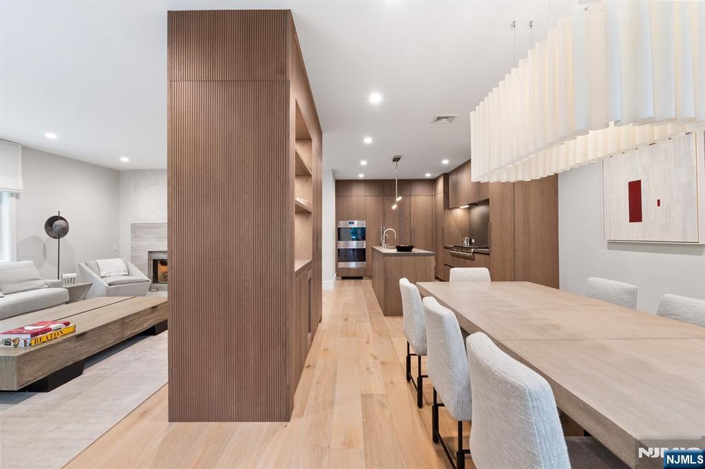 10 Kensington Court