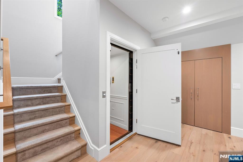 10 Kensington Court
