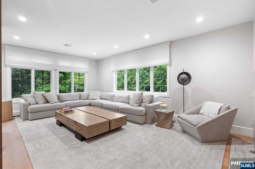 10 Kensington Court