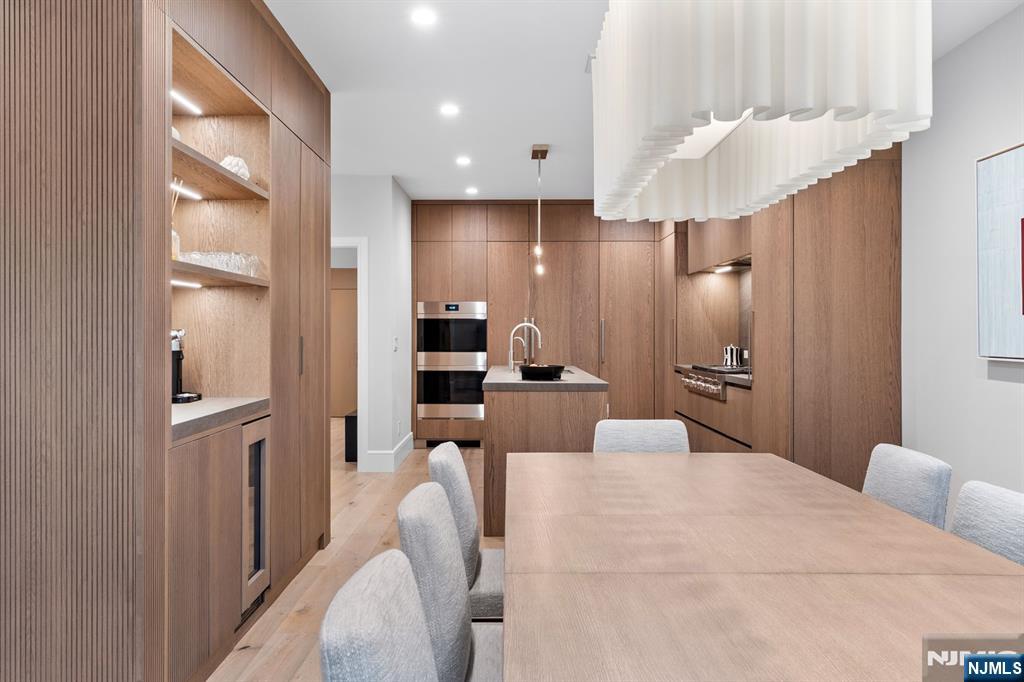 10 Kensington Court