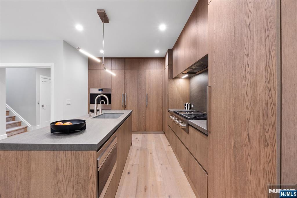 10 Kensington Court