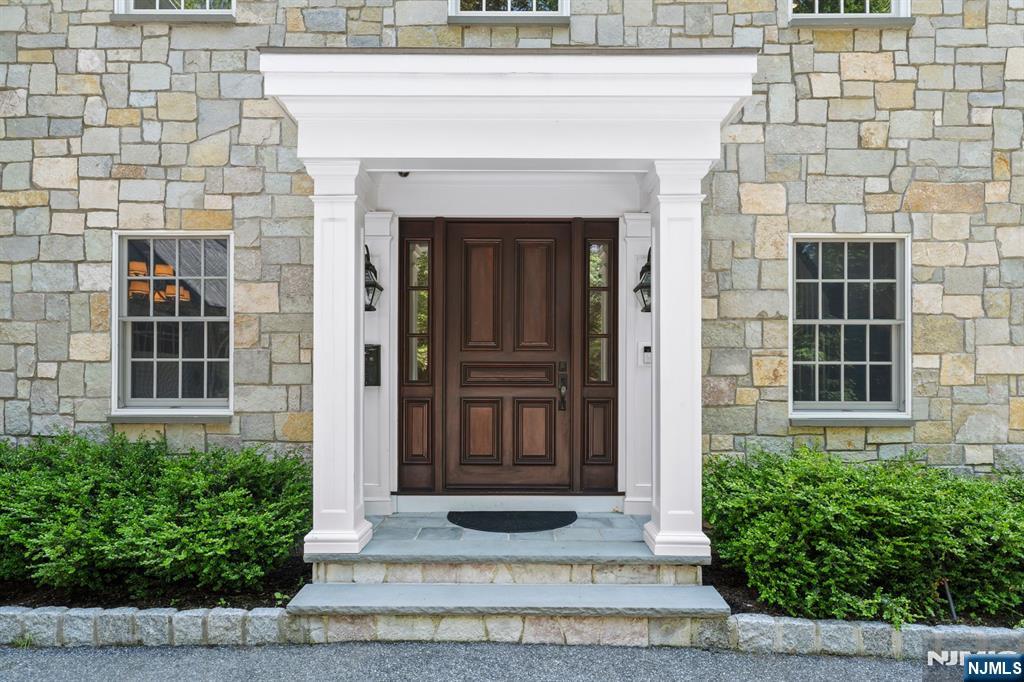 56 Knoll Road