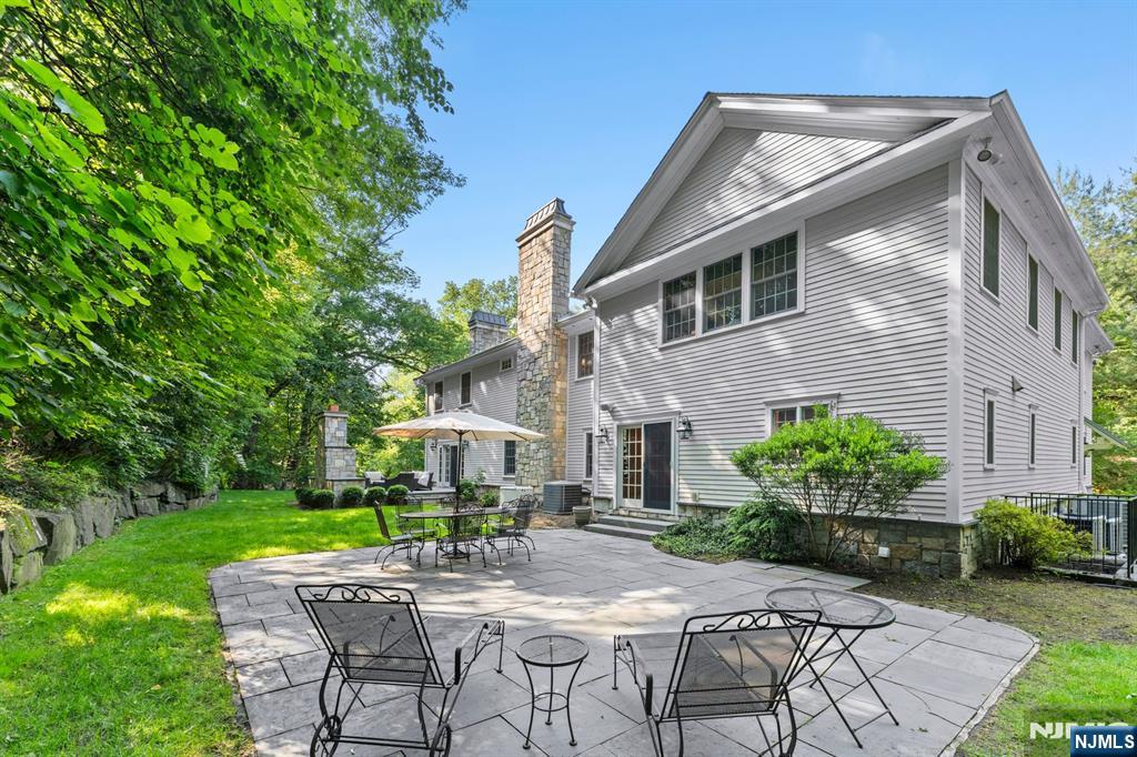 56 Knoll Road