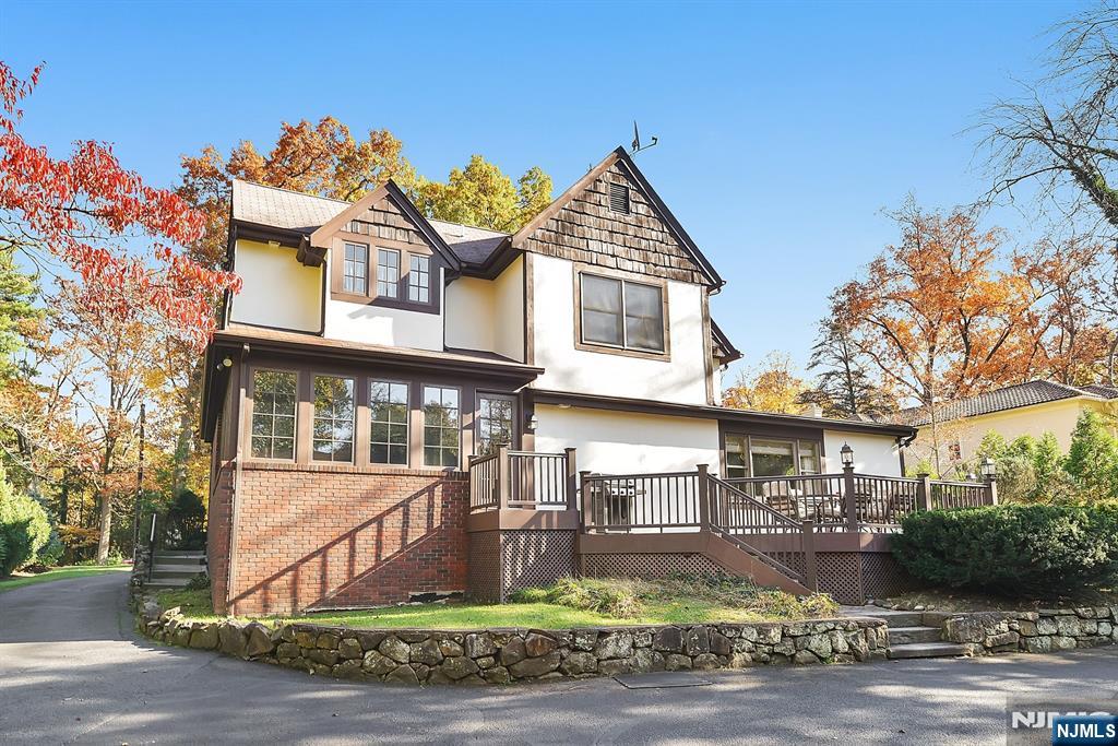 152 Highwood Avenue