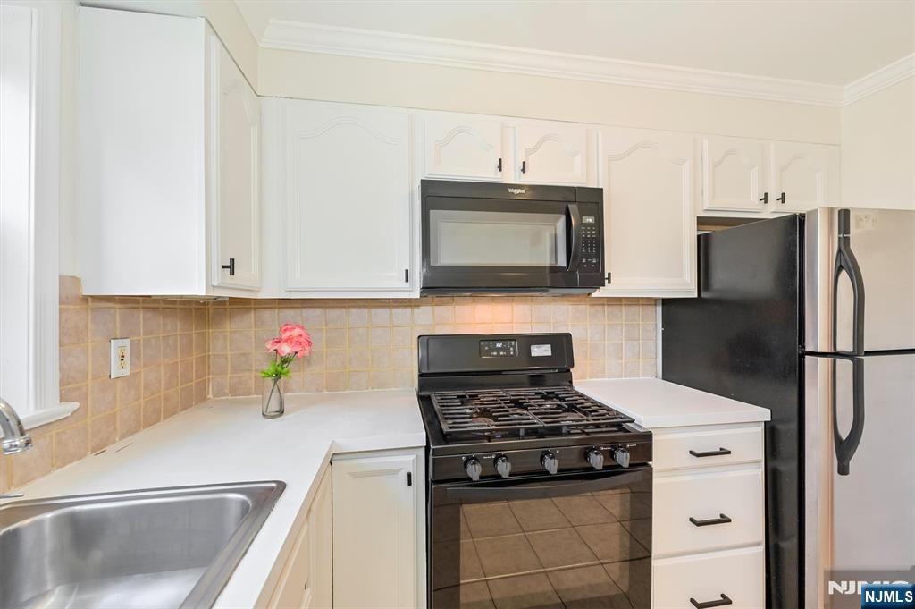 461 Heath Place 23