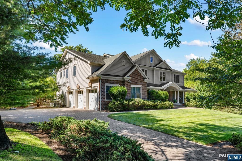 6 Lauren Pond Court