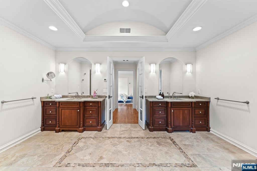 6 Lauren Pond Court