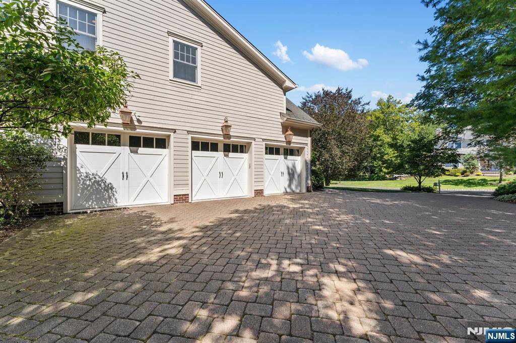 6 Lauren Pond Court