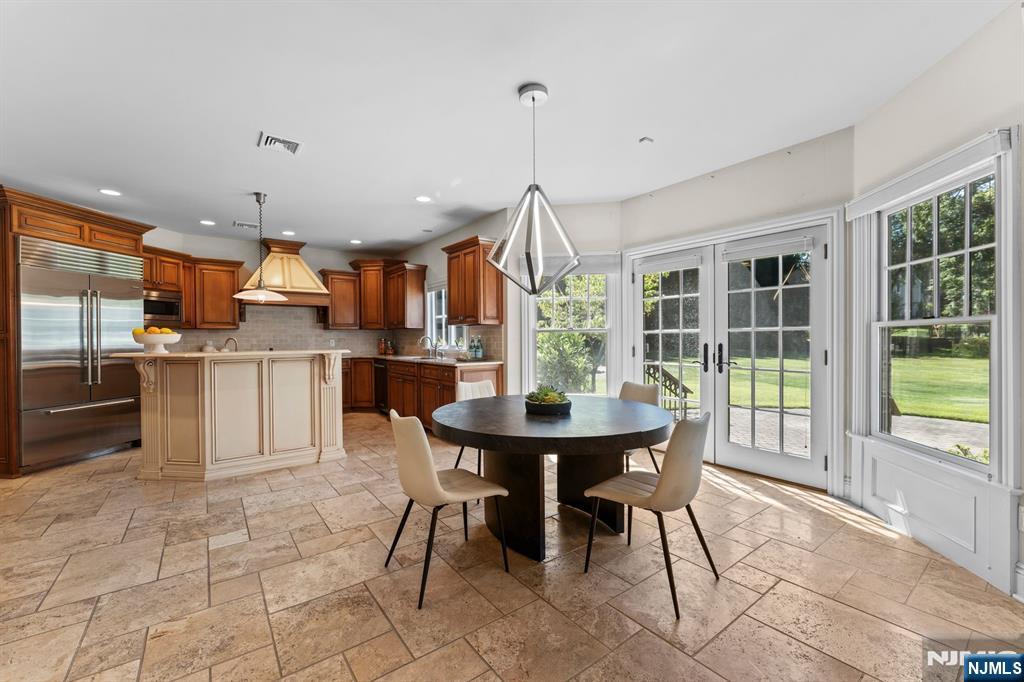 6 Lauren Pond Court