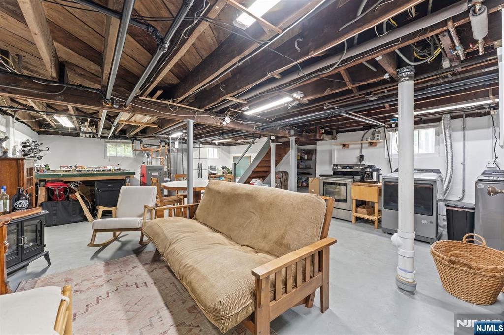 992 Belmont Avenue