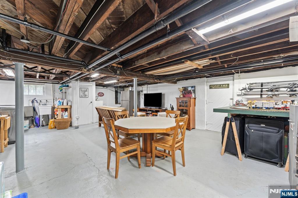 992 Belmont Avenue