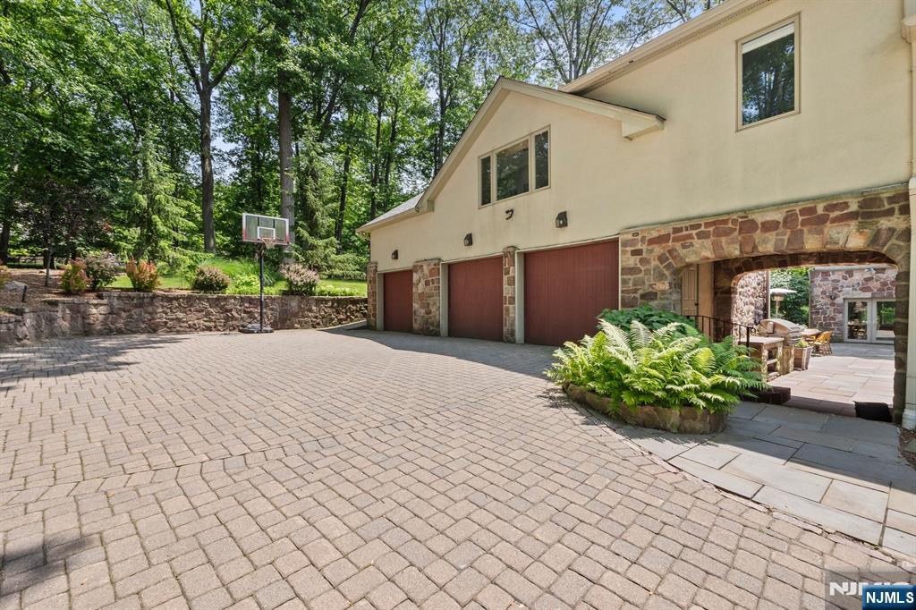 67 Forest Road