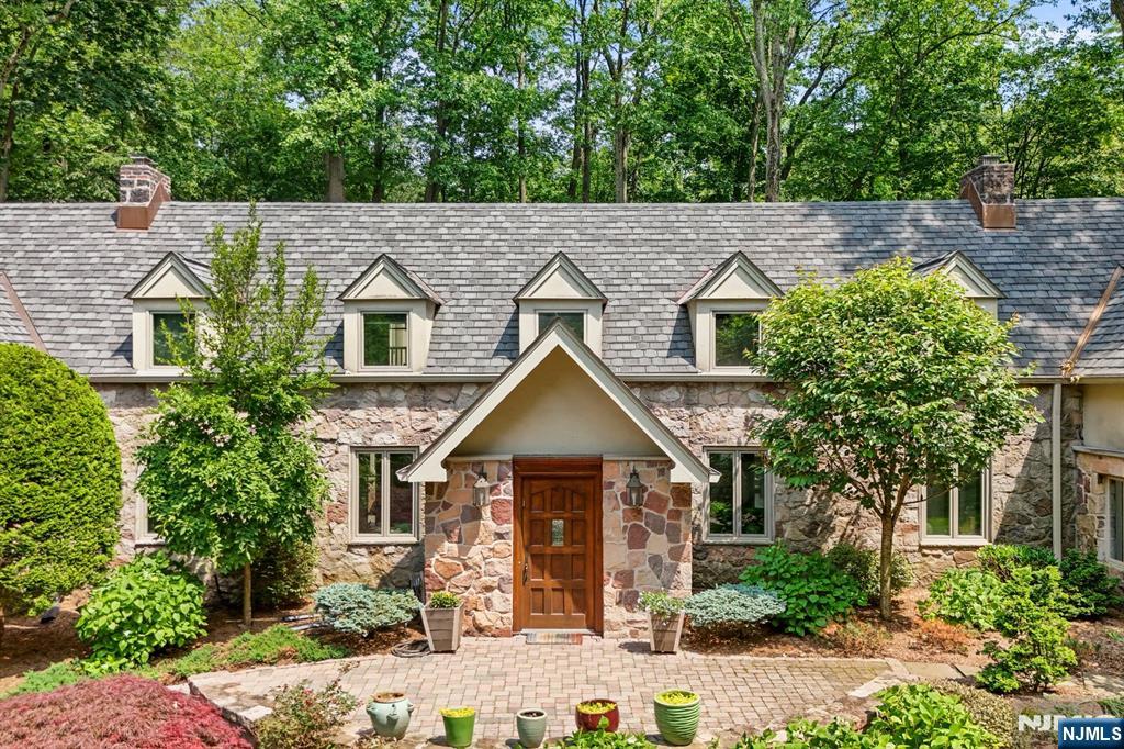 67 Forest Road