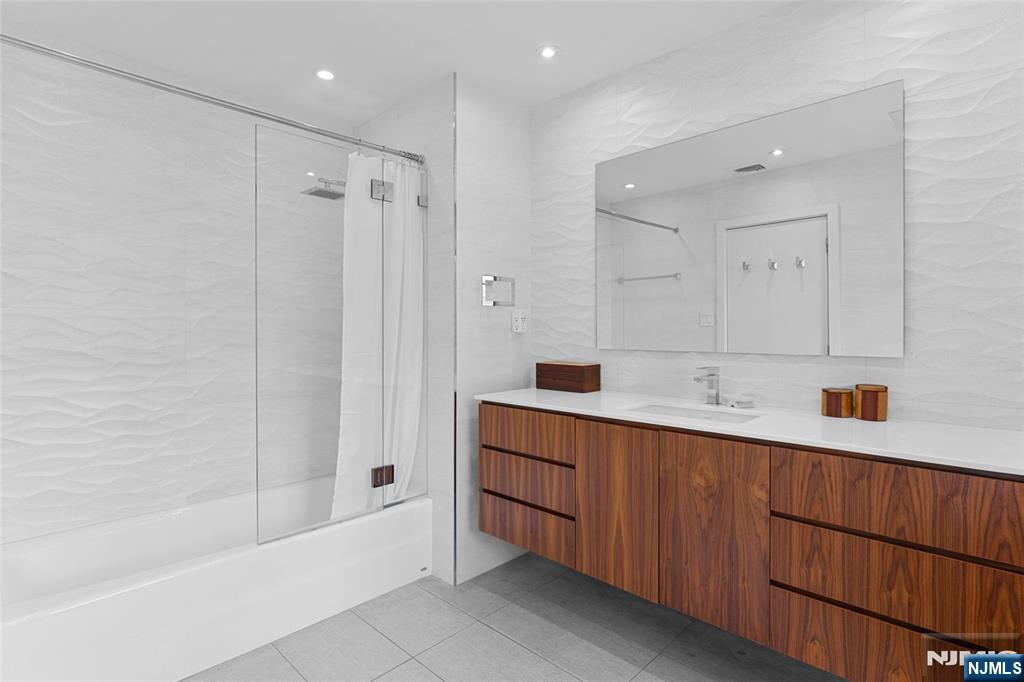 67 Forest Road