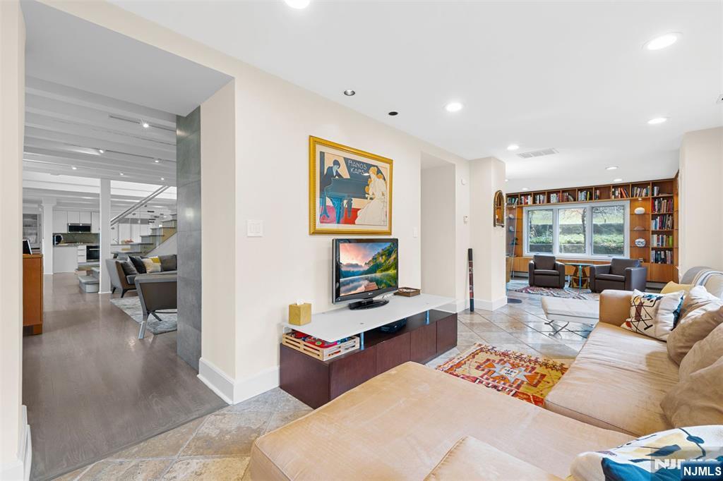 67 Forest Road
