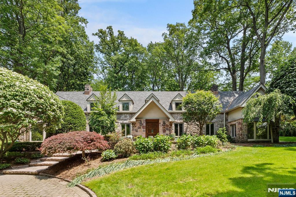 67 Forest Road