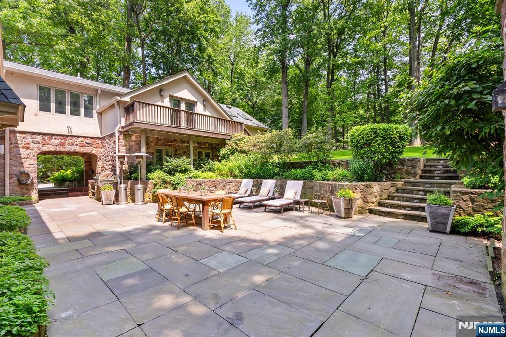 67 Forest Road