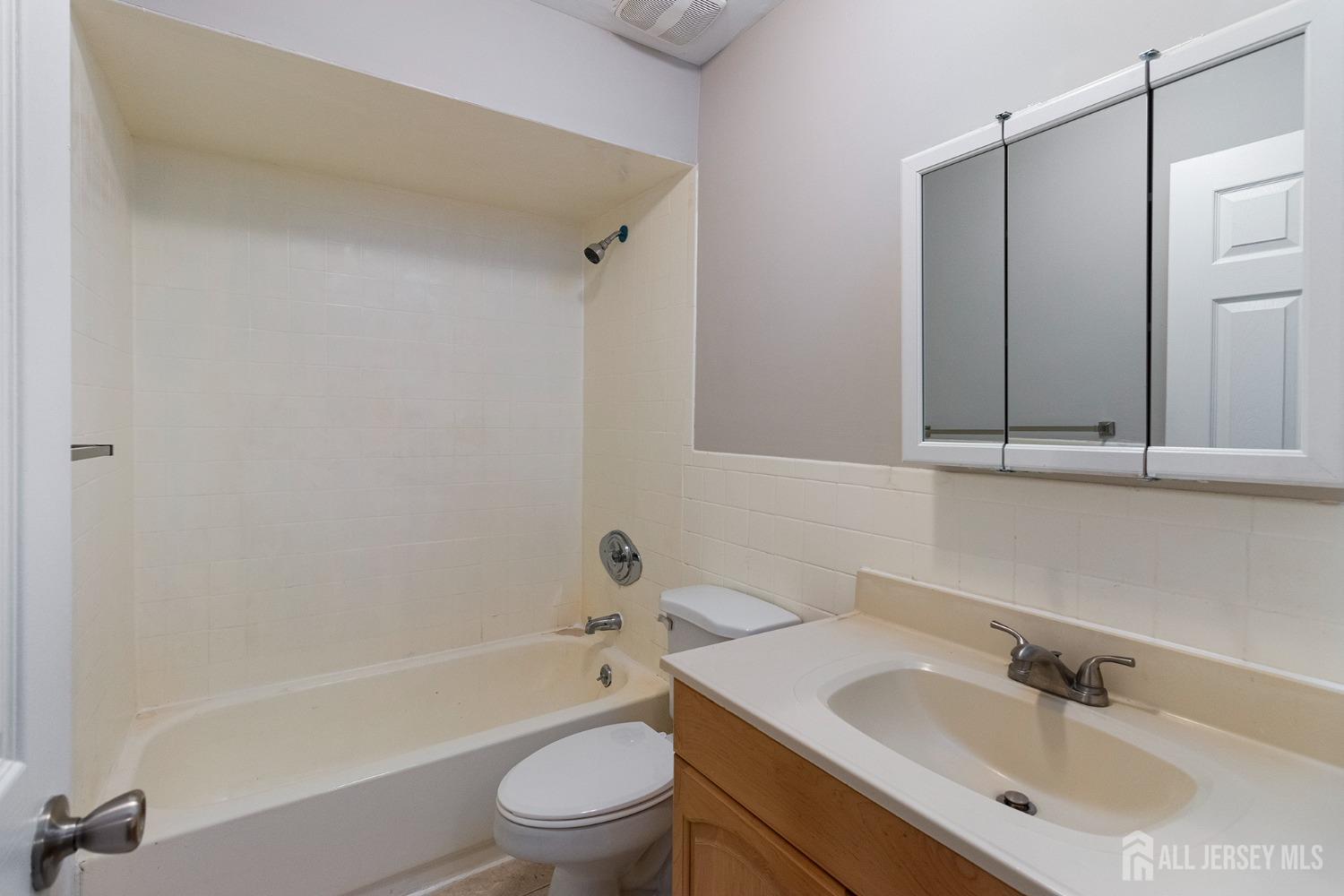 115 Willett Avenue # 16 Unit: C-16