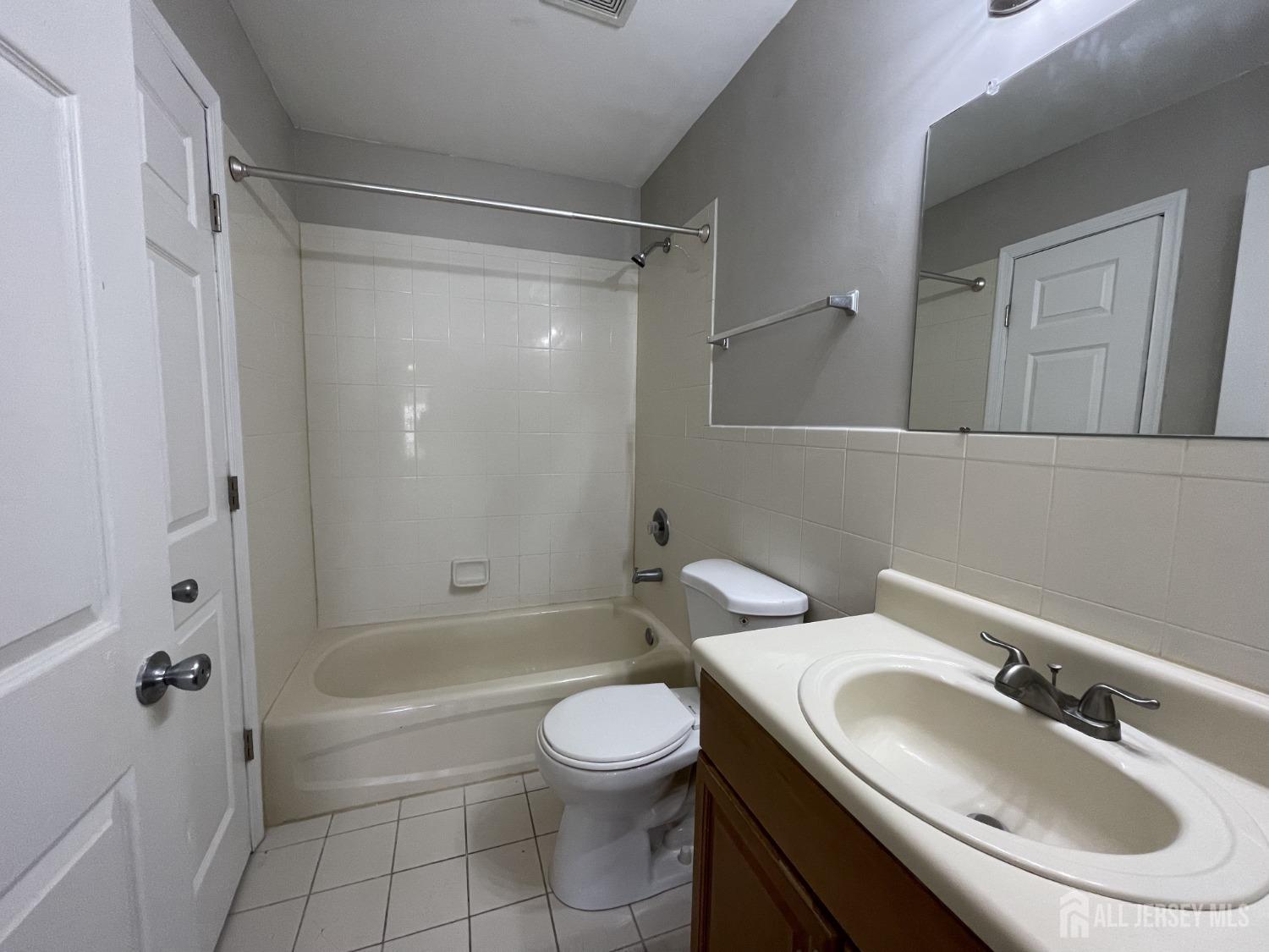 4 Lackland Avenue