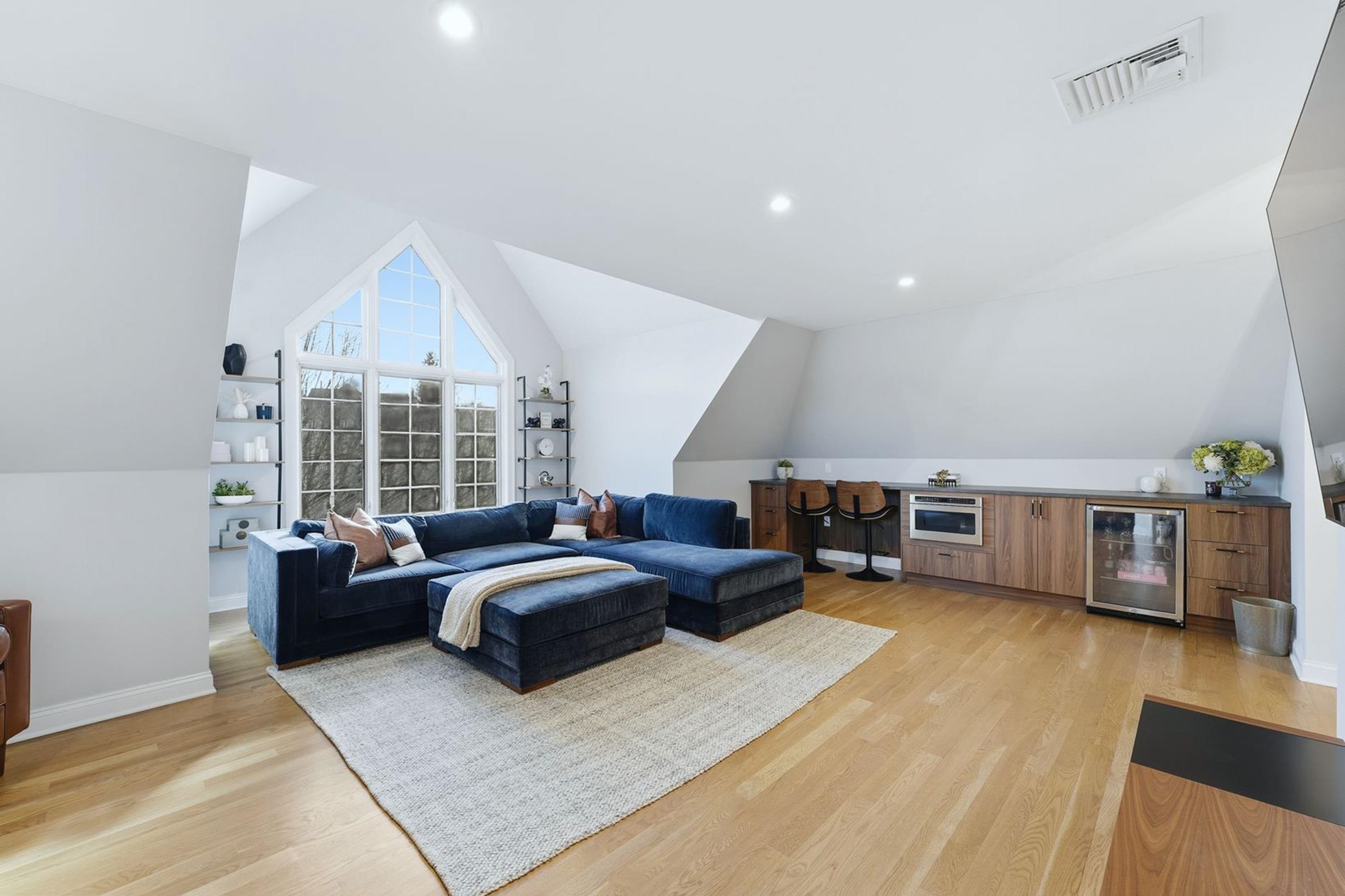 204 BEARWOODS RD