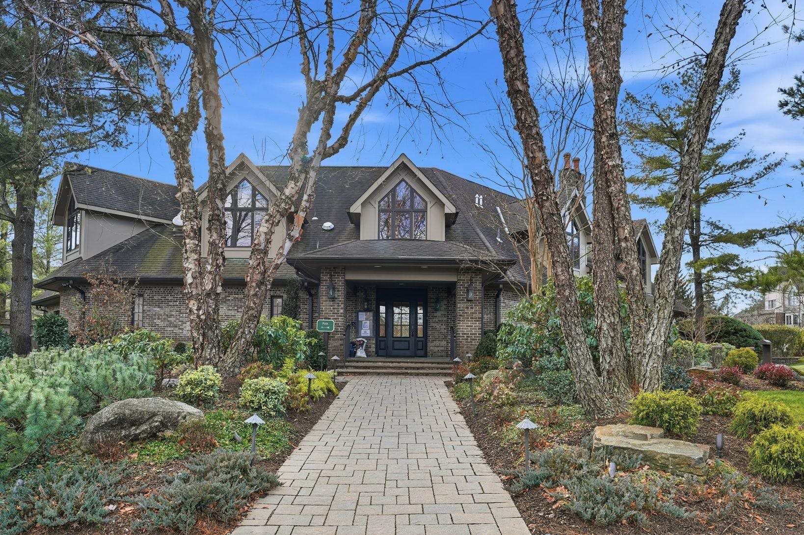 204 BEARWOODS RD