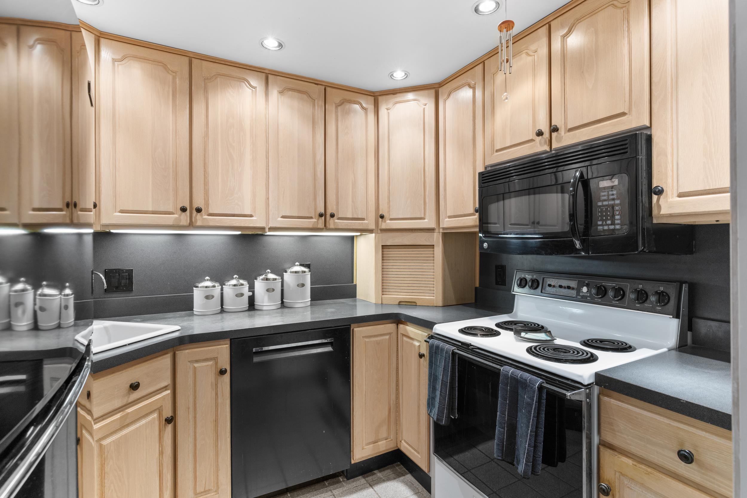 7855 BLVD EAST Unit: 19G