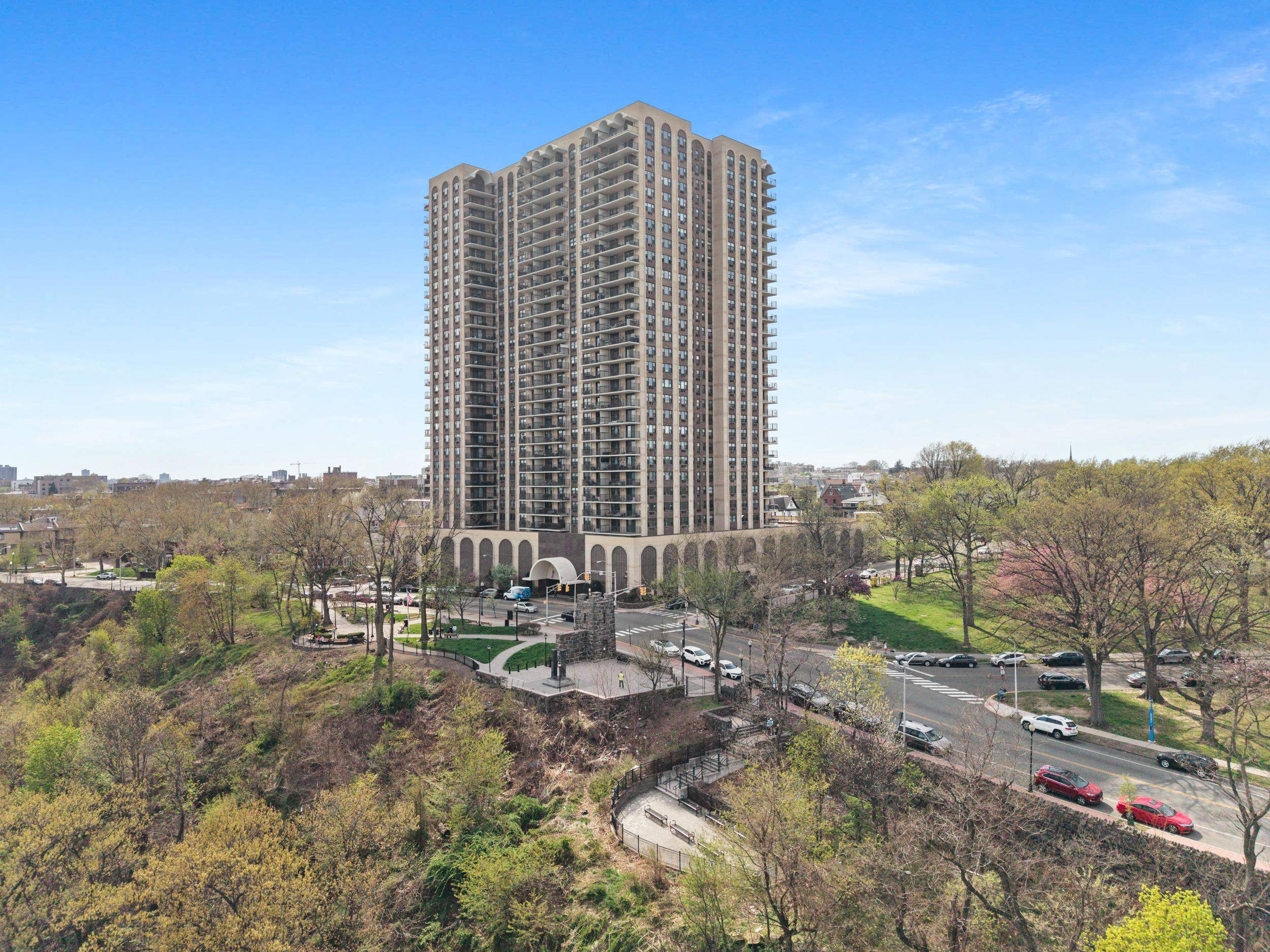 7855 BLVD EAST Unit: 19G