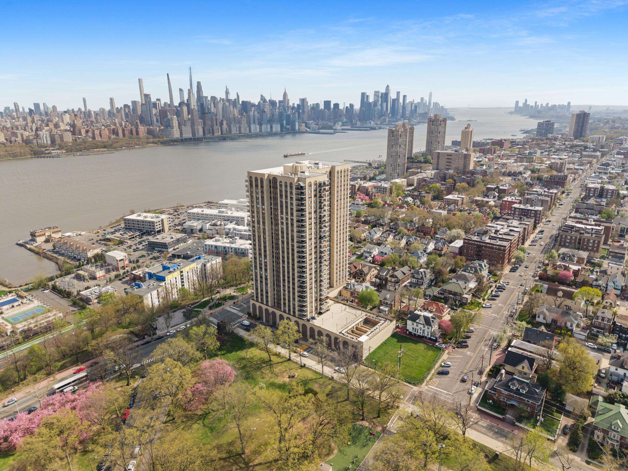7855 BLVD EAST Unit: 19G