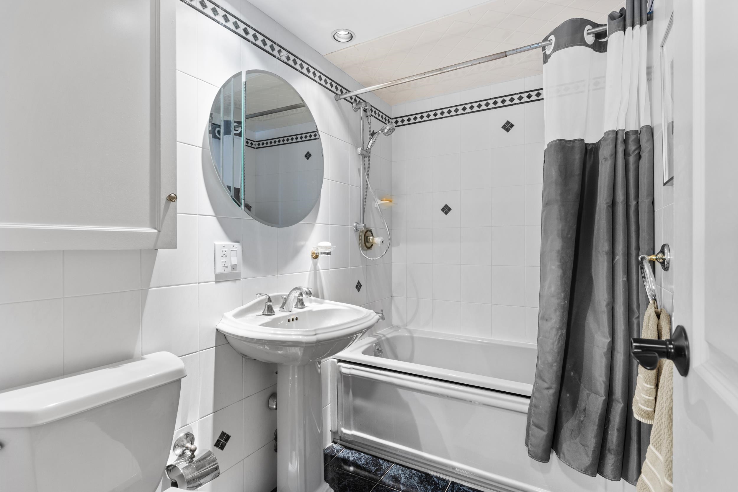 7855 BLVD EAST Unit: 19G