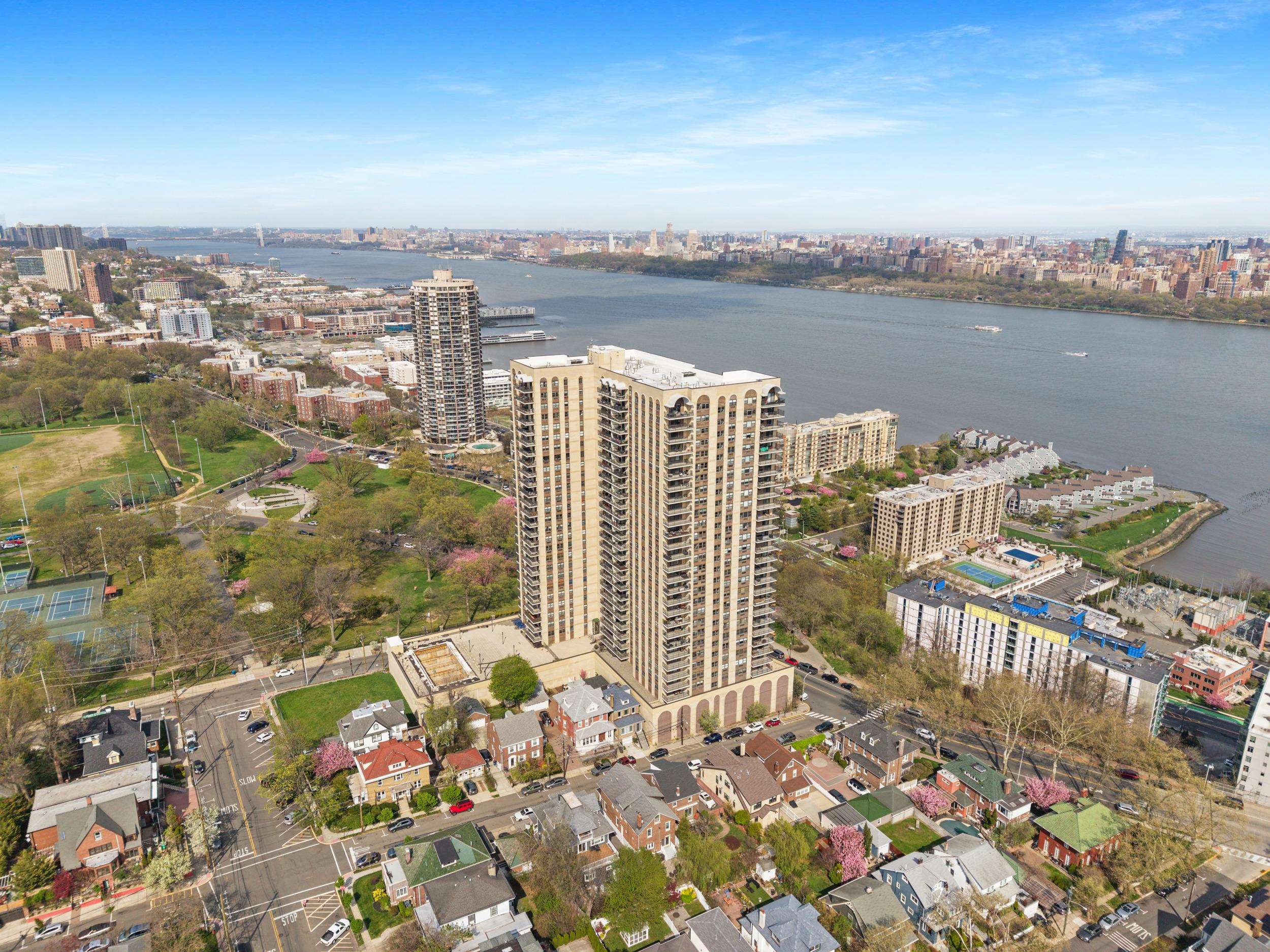 7855 BLVD EAST Unit: 19G